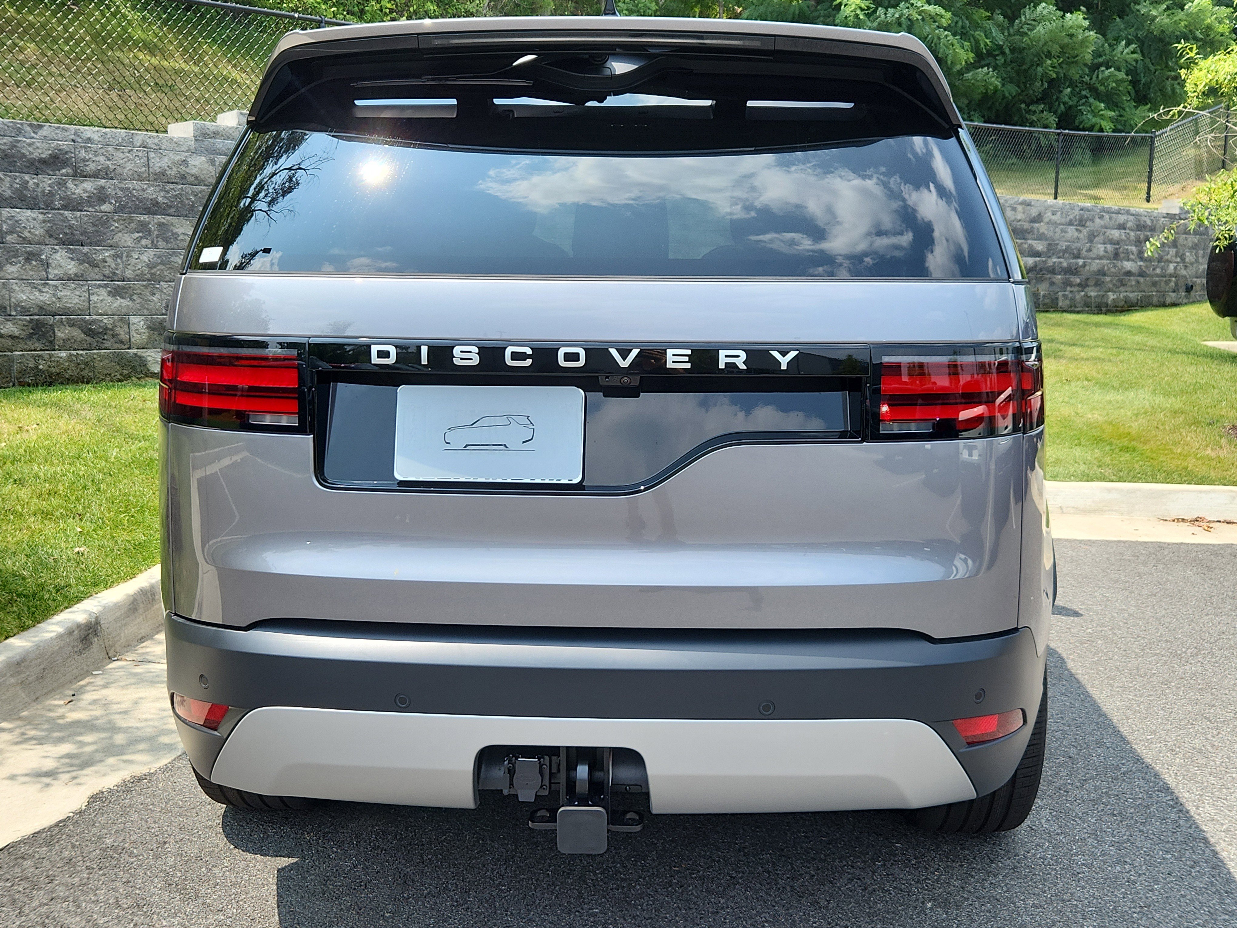 New 2025 Land Rover Discovery S image 7