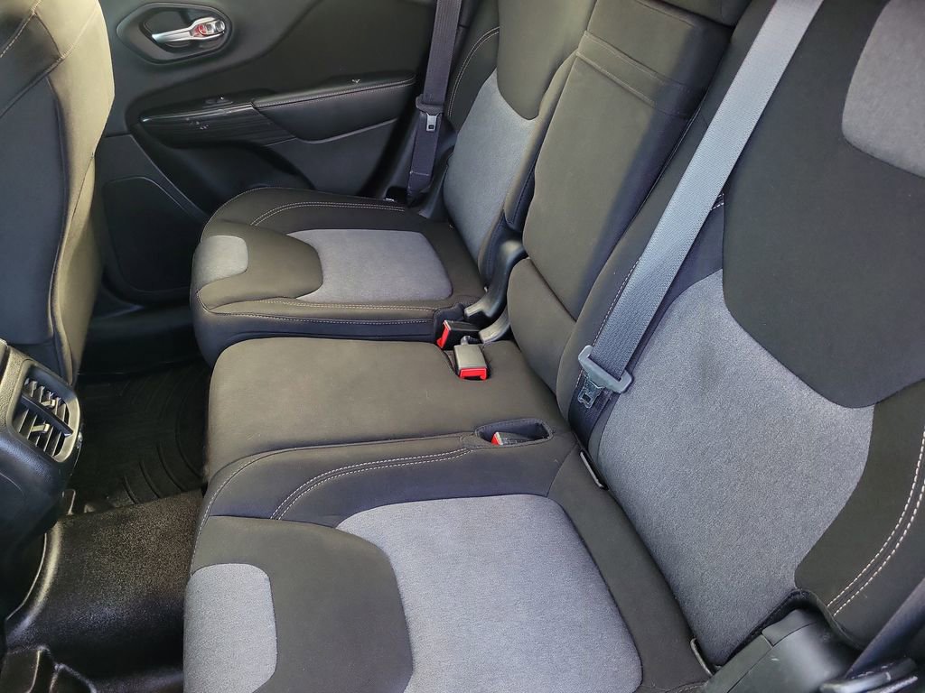Used 2014 Jeep Cherokee Latitude FWD image 11