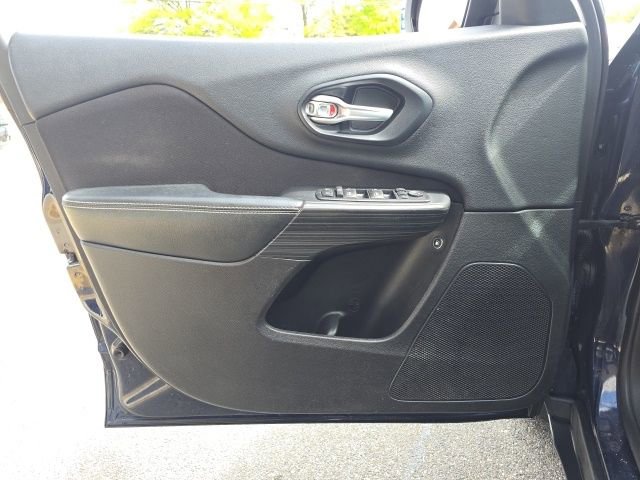 Used 2016 Jeep Cherokee Sport w/ Cold Weather Group image 8