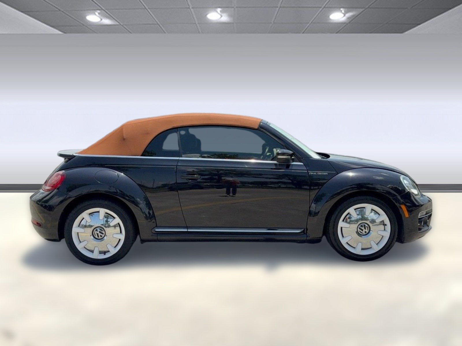 Used 2019 Volkswagen Beetle 2.0T Final Edition SEL FWD image 8