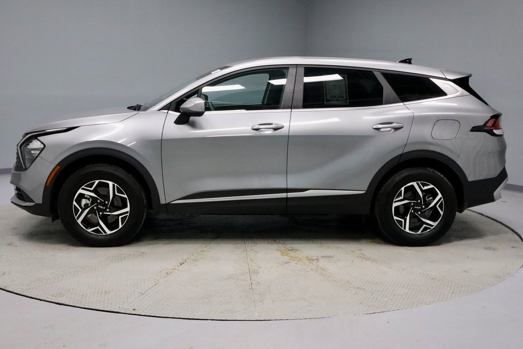Used 2023 Kia Sportage LX image 8