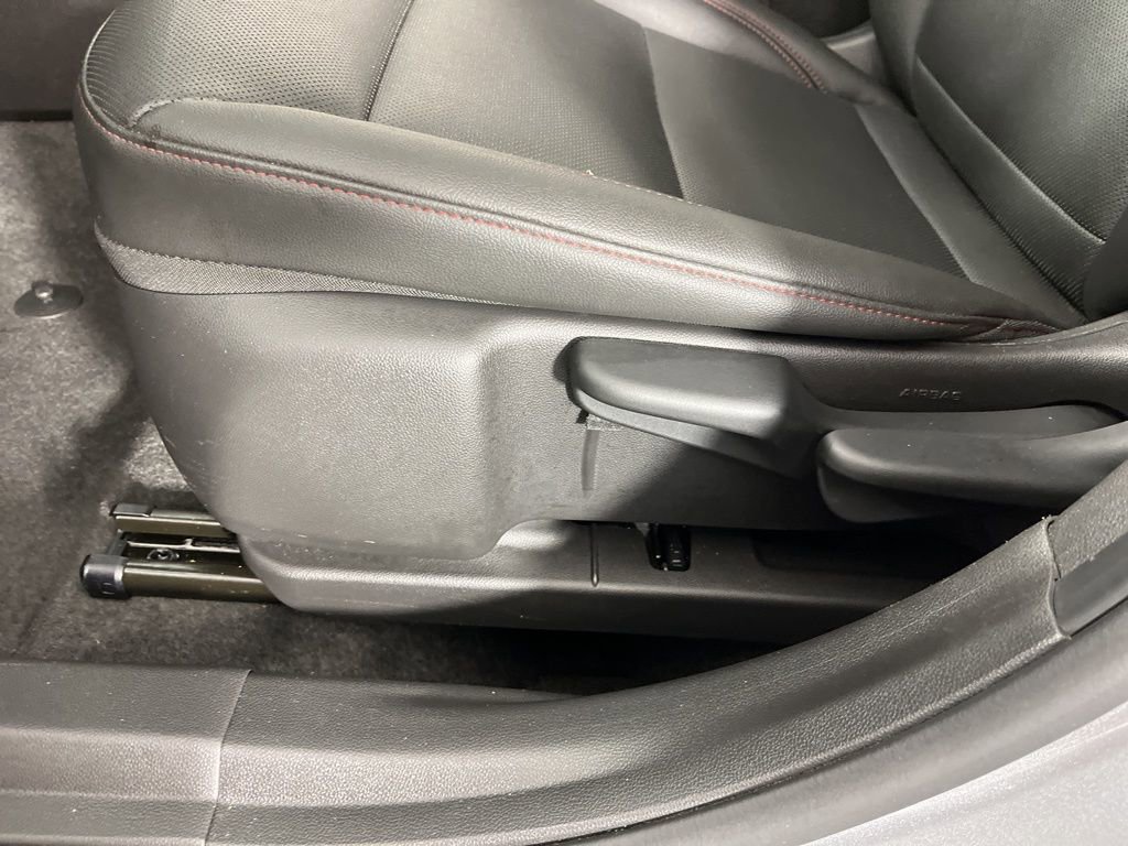 Used 2025 Chevrolet Trax RS w/ Sunroof Package FWD image 21