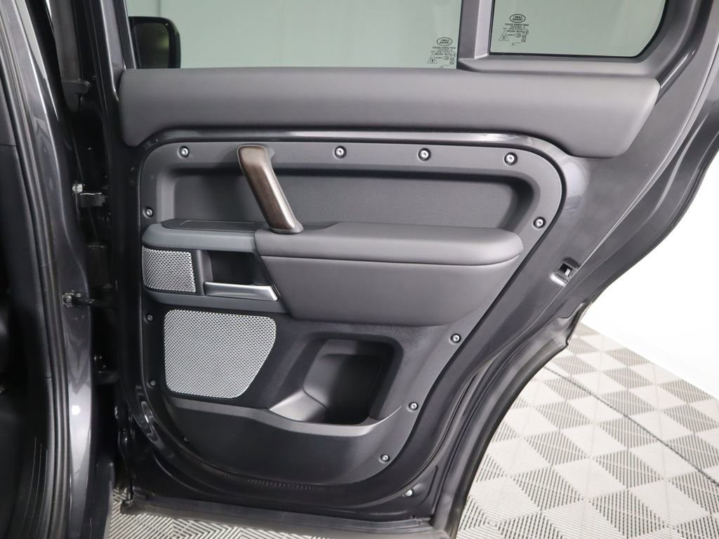 Used 2024 Land Rover Defender 130 X image 29