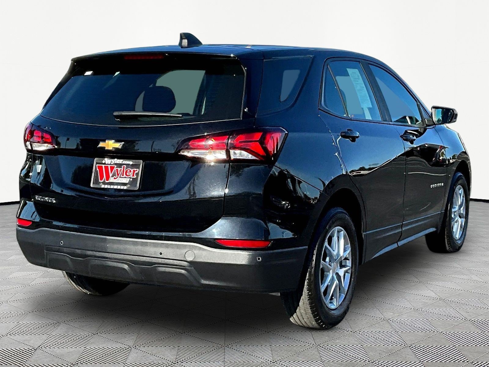 Used 2024 Chevrolet Equinox LS w/ Driver Confidence II Package FWD image 6
