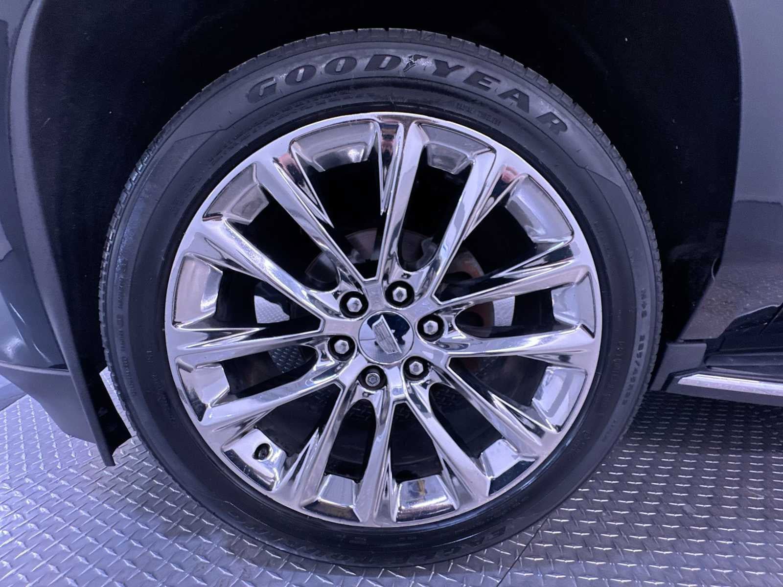 Used 2018 Cadillac Escalade Luxury AWD/4WD image 10