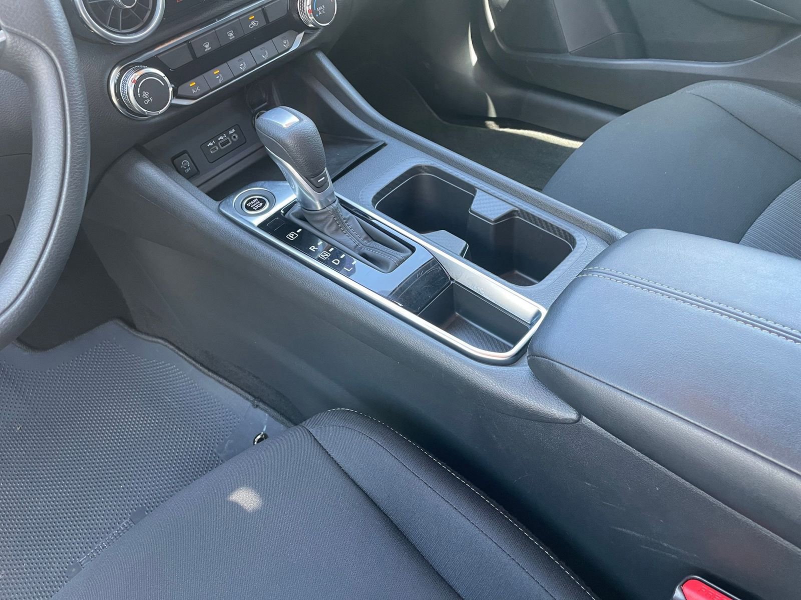 Used 2025 Nissan Sentra SV image 39