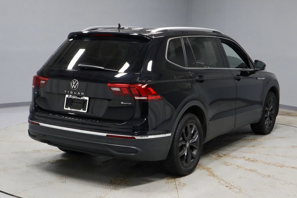 Used 2024 Volkswagen Tiguan SE w/ Panoramic Sunroof Package AWD/4WD image 12