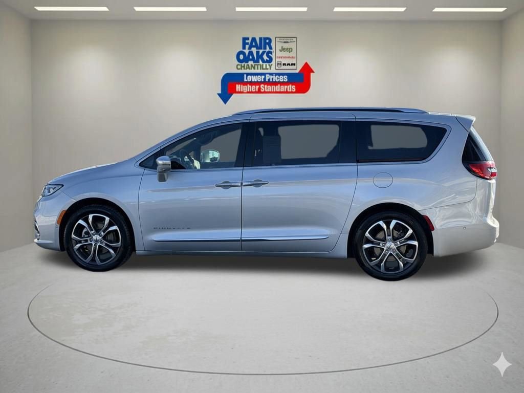 Used 2024 Chrysler Pacifica Pinnacle image 11