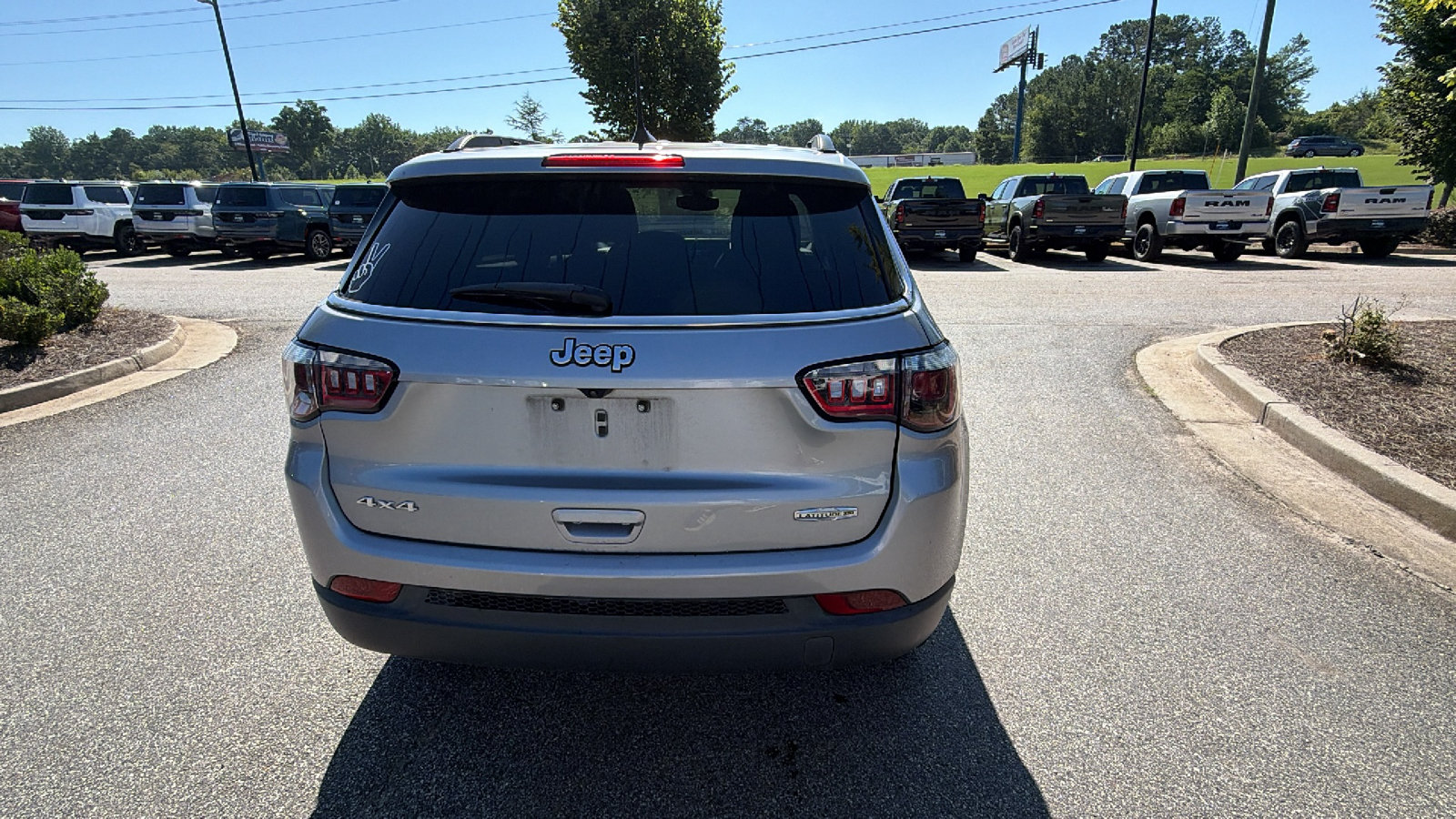 Used 2022 Jeep Compass Latitude AWD/4WD image 9
