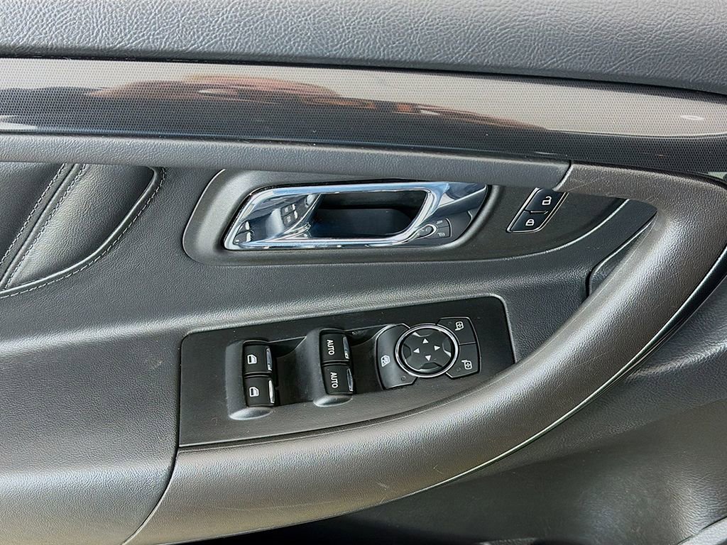 Used 2016 Ford Taurus SHO image 25