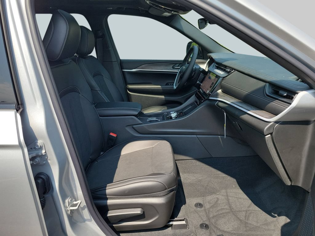 New 2026 Jeep Grand Cherokee Altitude RWD image 39