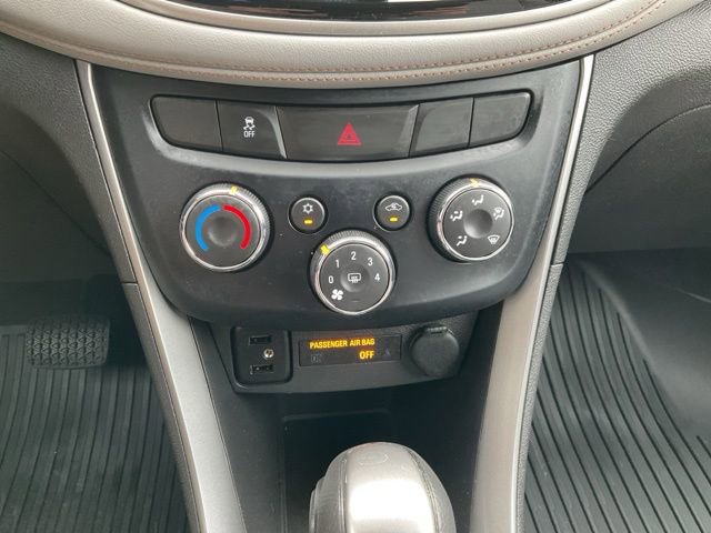 Used 2020 Chevrolet Trax LT AWD/4WD image 14