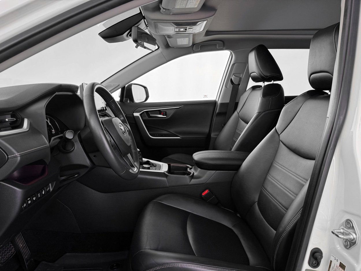 Used 2020 Toyota RAV4 Limited image 14