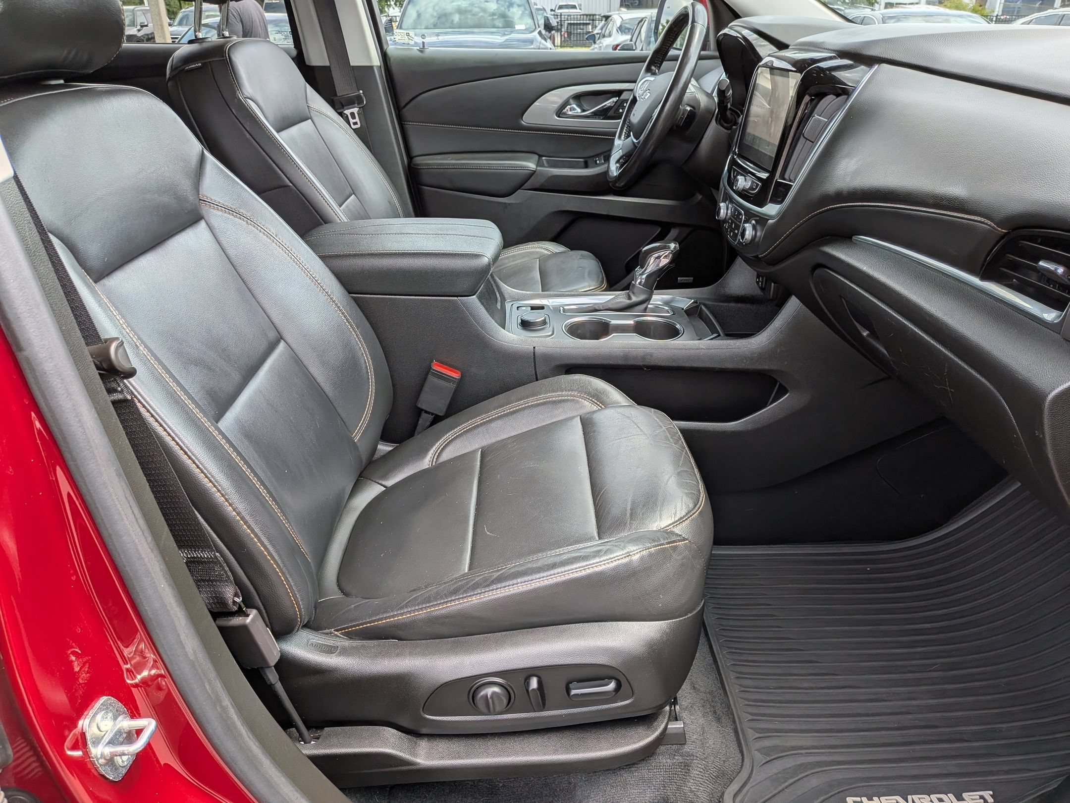 Used 2021 Chevrolet Traverse RS FWD image 40