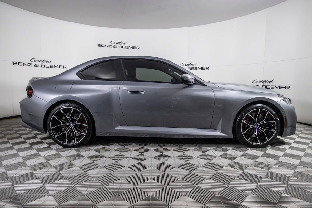 Used 2025 BMW M2 w/ Lighting Package image 5