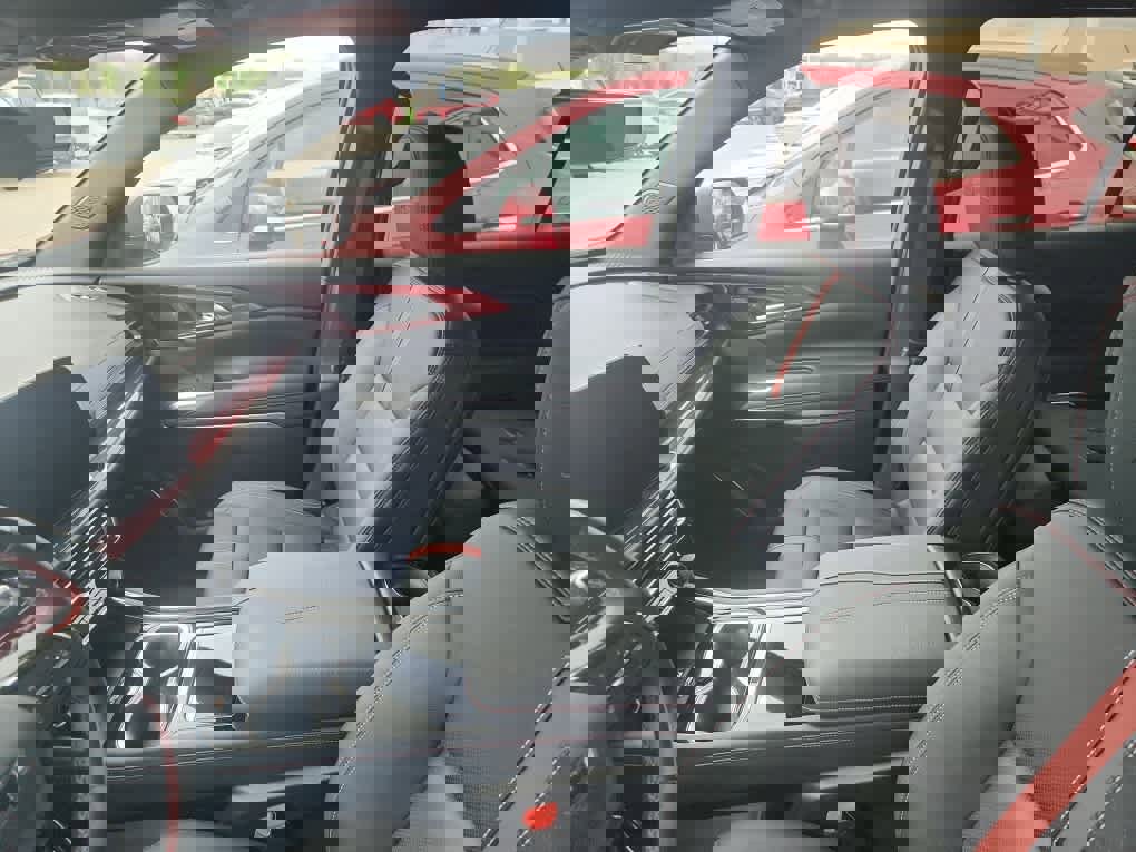 Used 2024 Chevrolet Traverse RS image 9