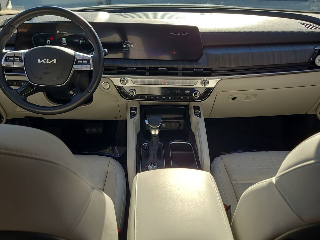 Used 2024 Kia Telluride EX w/ EX Captain's Chair Package image 14