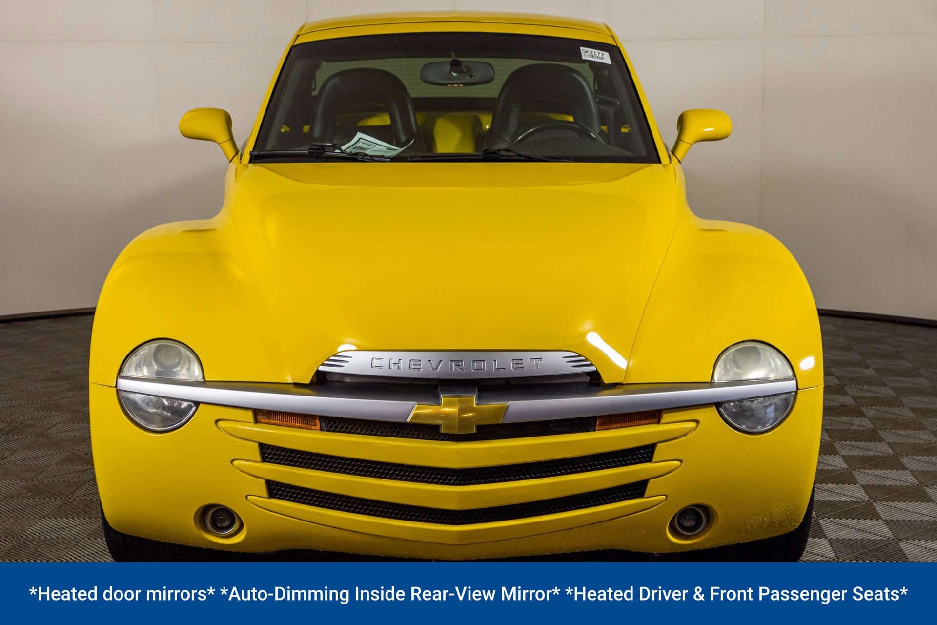 Used 2004 Chevrolet SSR w/ Preferred Equipment Group RWD image 12