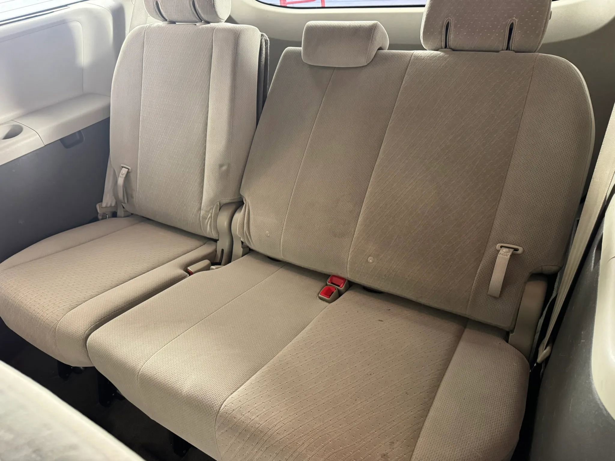 Used 2015 Toyota Sienna LE image 35