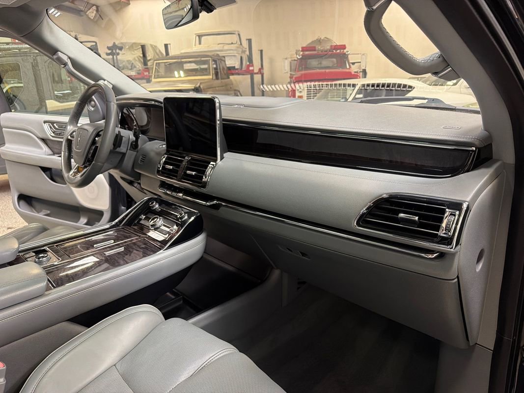 Used 2018 Lincoln Navigator Reserve w/ Technology Package AWD/4WD image 41