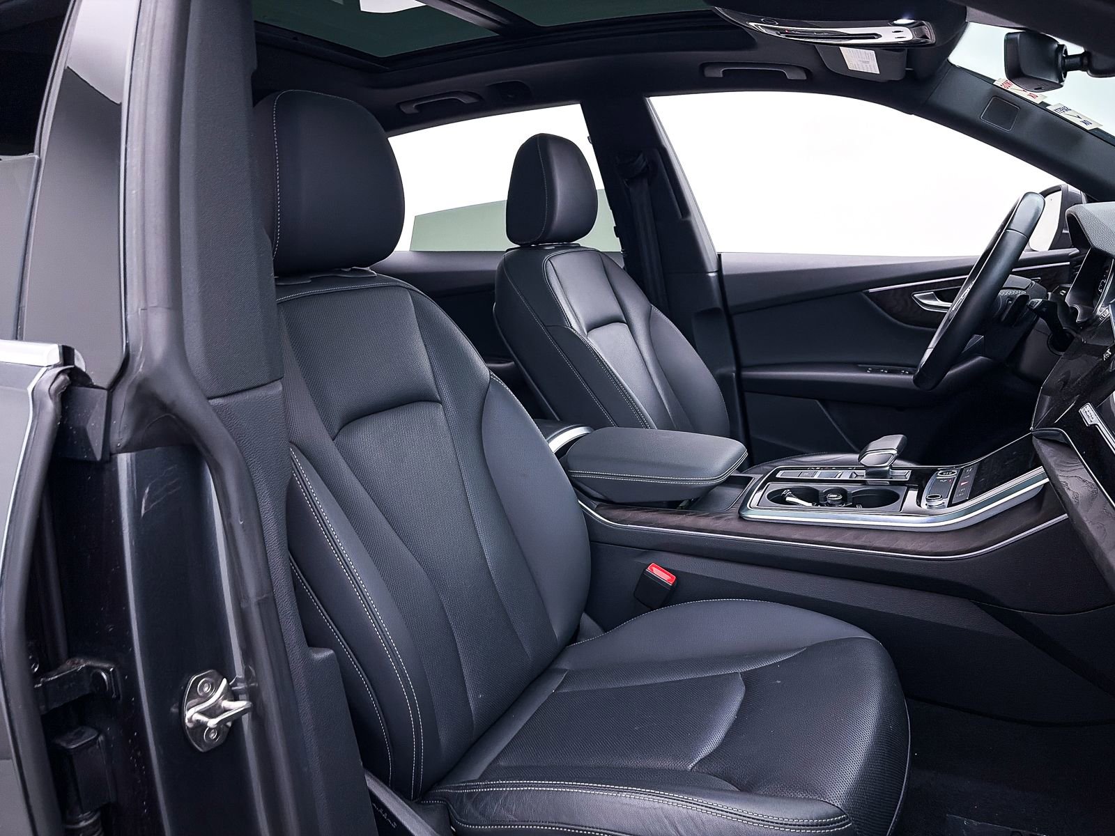 Used 2021 Audi Q8 Premium Plus w/ Premium Plus Package image 38