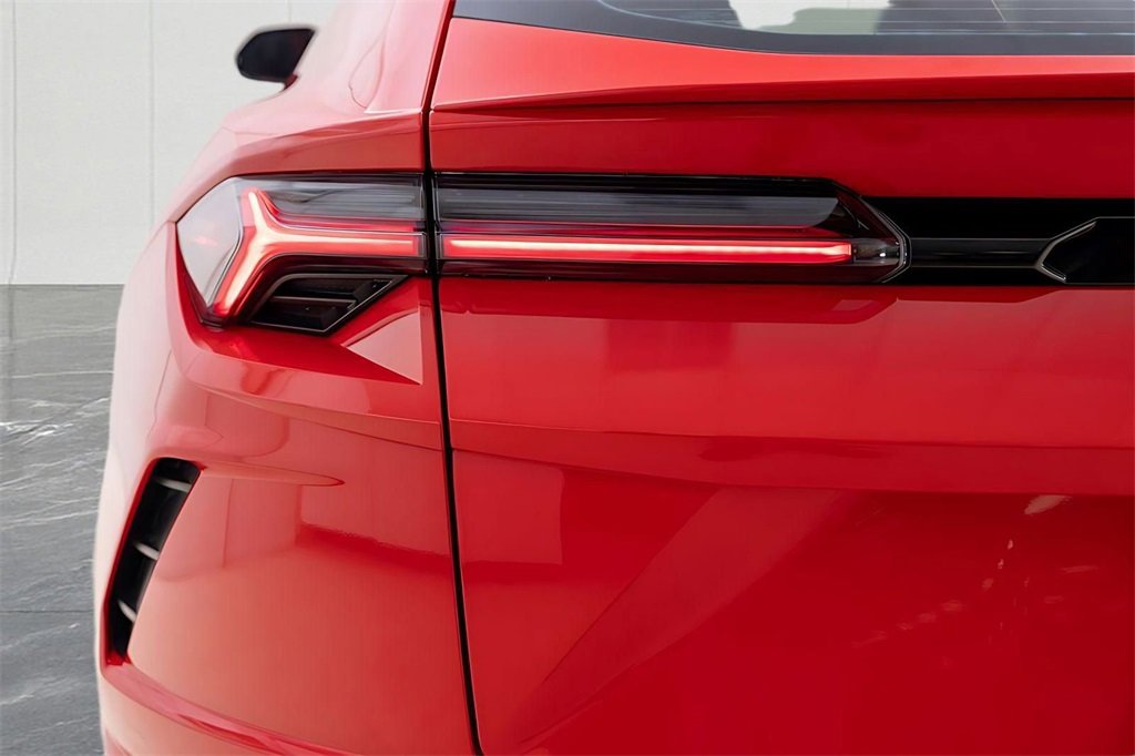 Used 2022 Lamborghini Urus image 17
