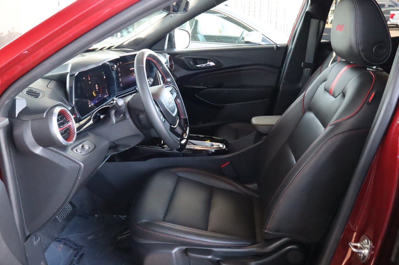 Used 2025 Chevrolet Trax RS w/ Sunroof Package FWD image 20