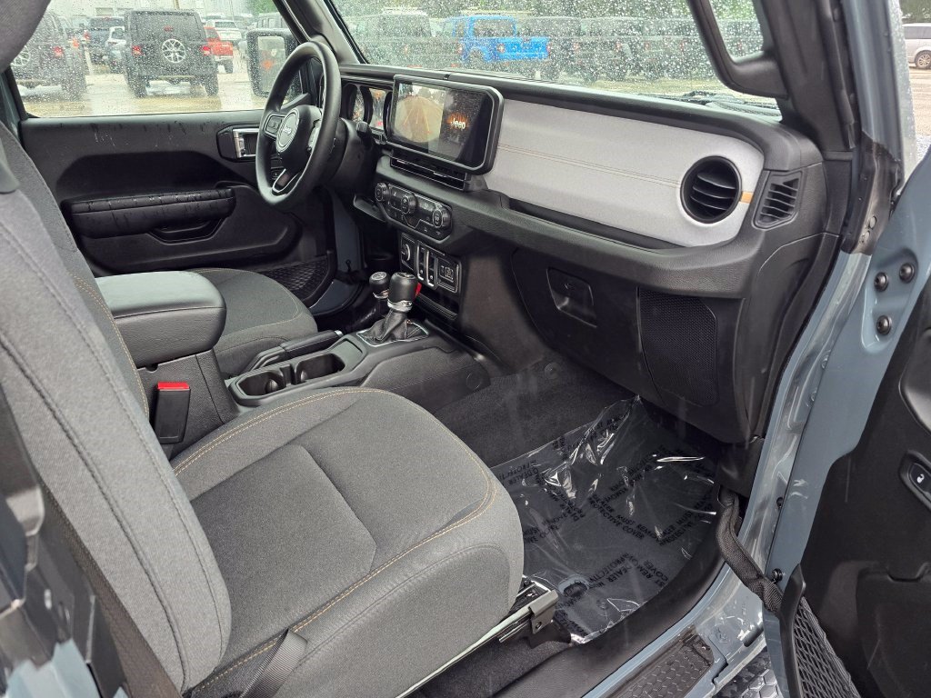 Used 2025 Jeep Wrangler Sport AWD/4WD image 28