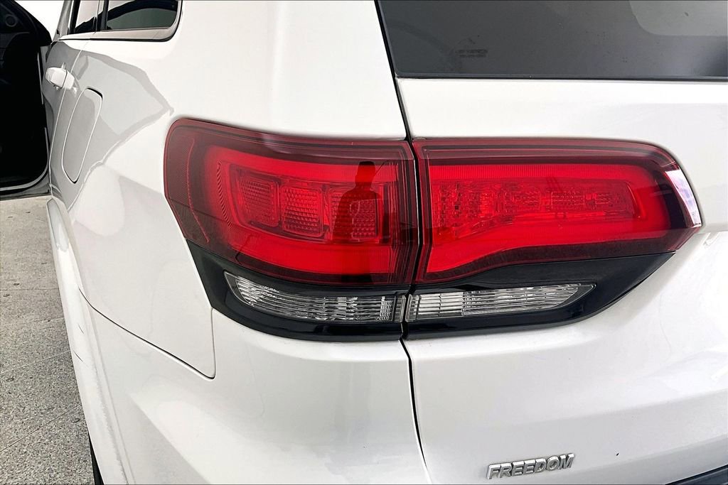 Used 2019 Jeep Grand Cherokee Altitude image 37