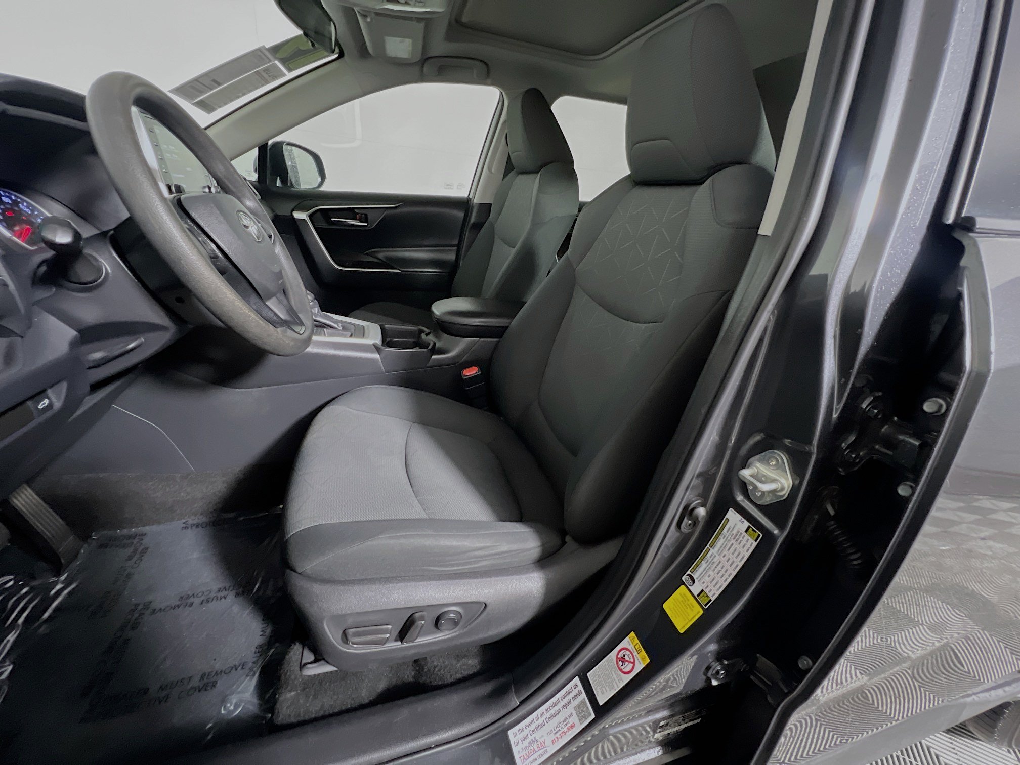 Used 2019 Toyota RAV4 XLE w/ Convenience Package FWD image 15