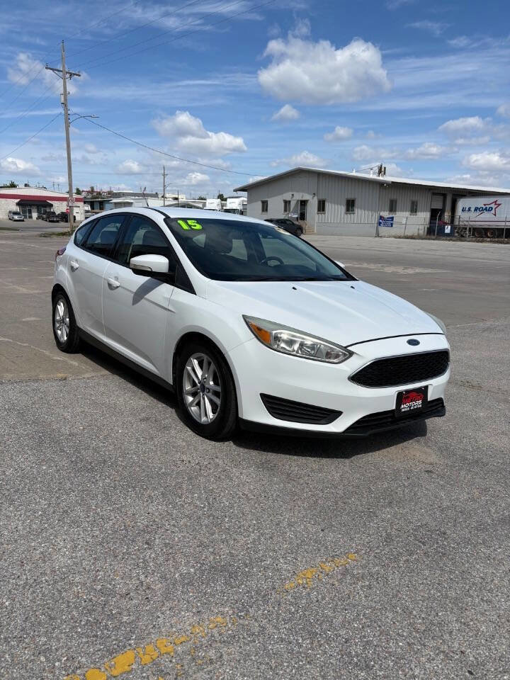 Used 2015 Ford Focus SE w/ SE Cold Weather Package FWD image 3