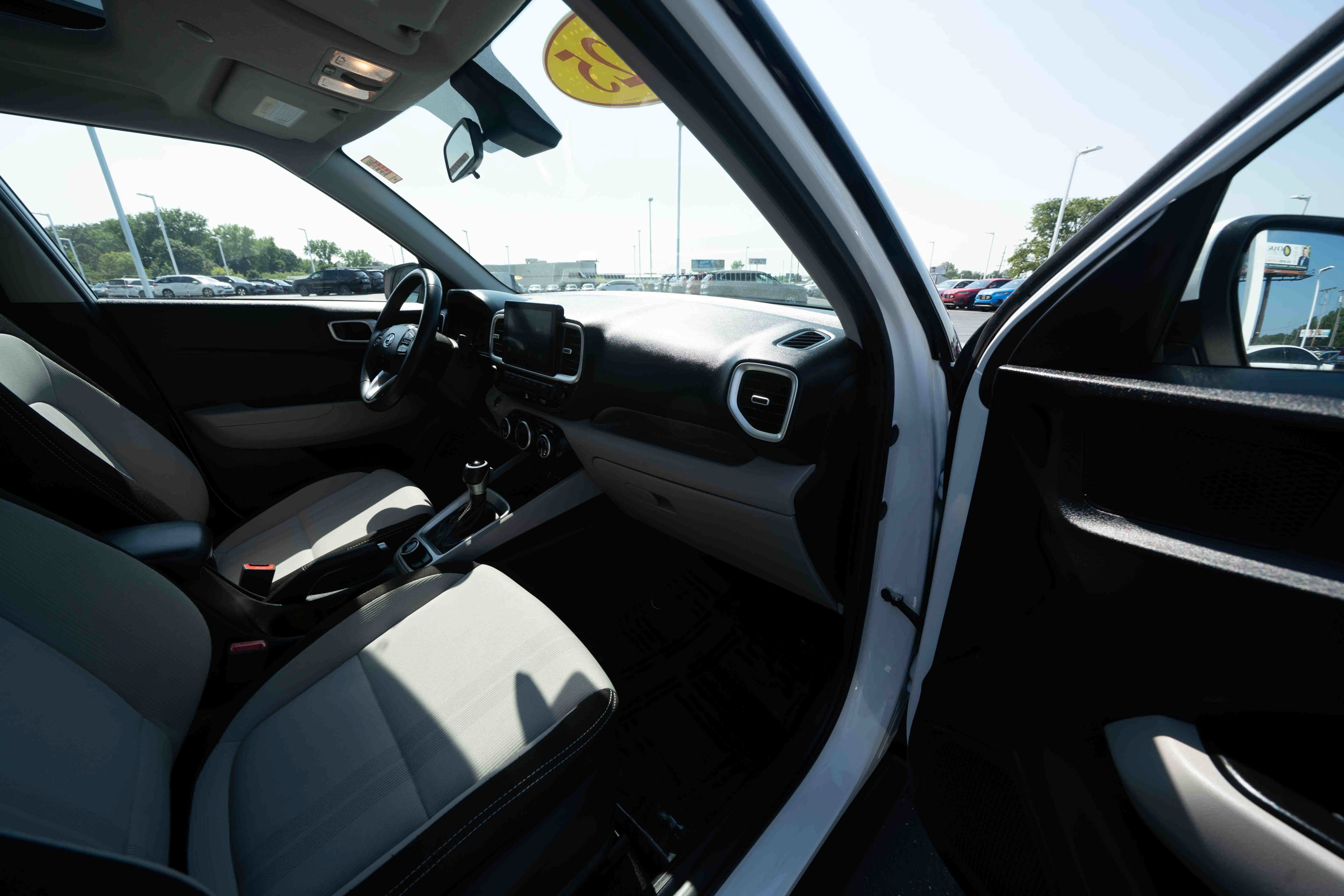 Used 2025 Hyundai Venue SEL FWD image 26