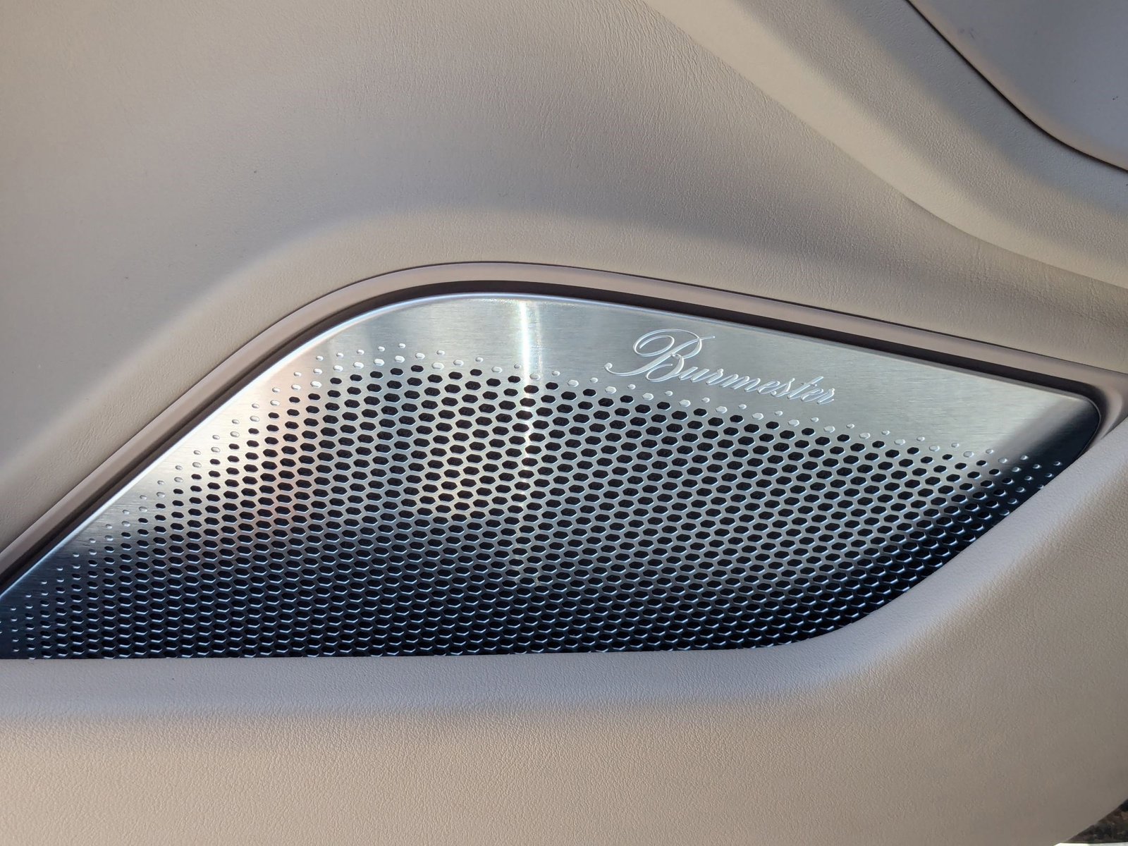 New 2023 Porsche Taycan Turbo image 13