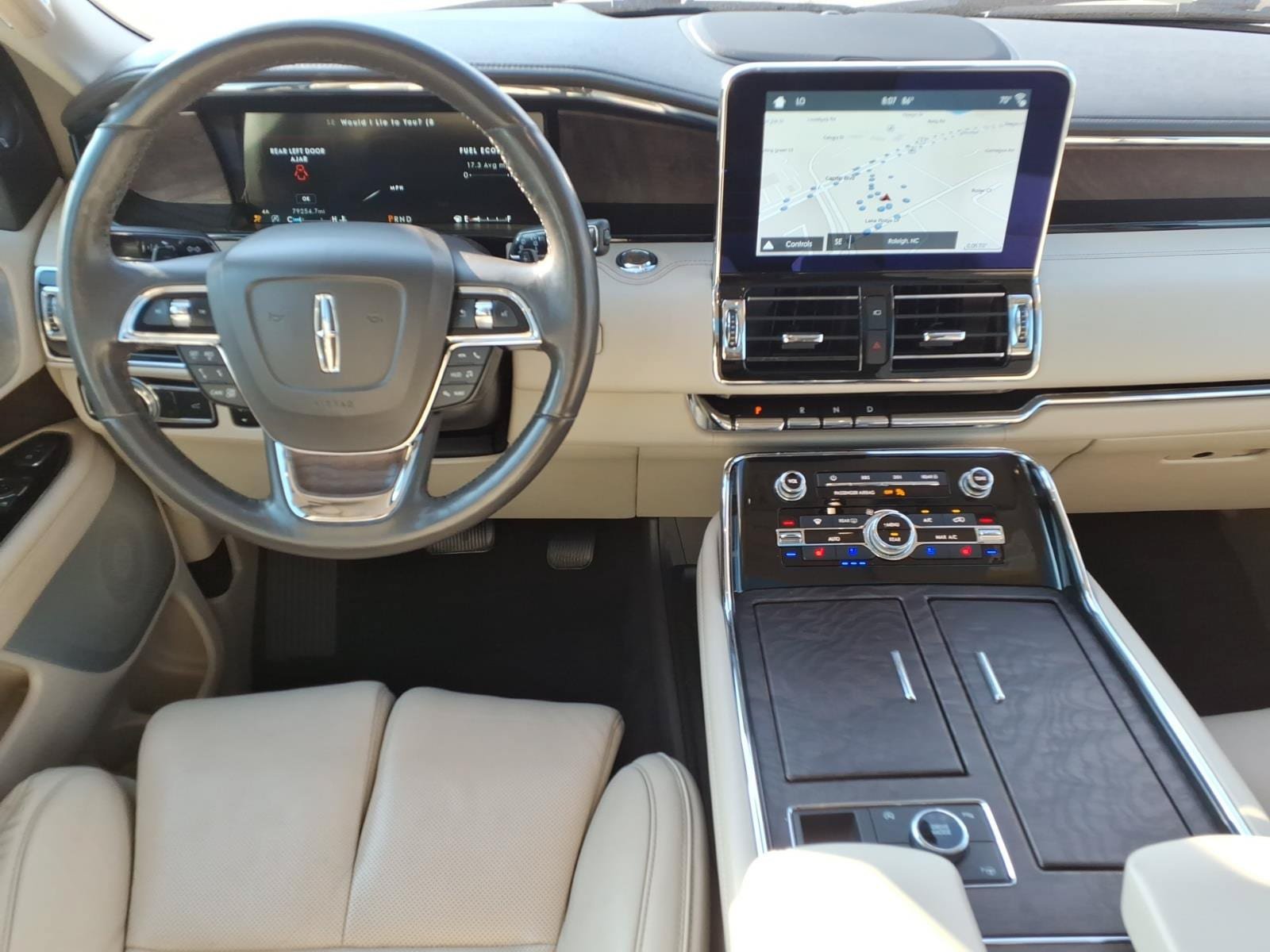 Used 2019 Lincoln Navigator Reserve AWD/4WD image 11