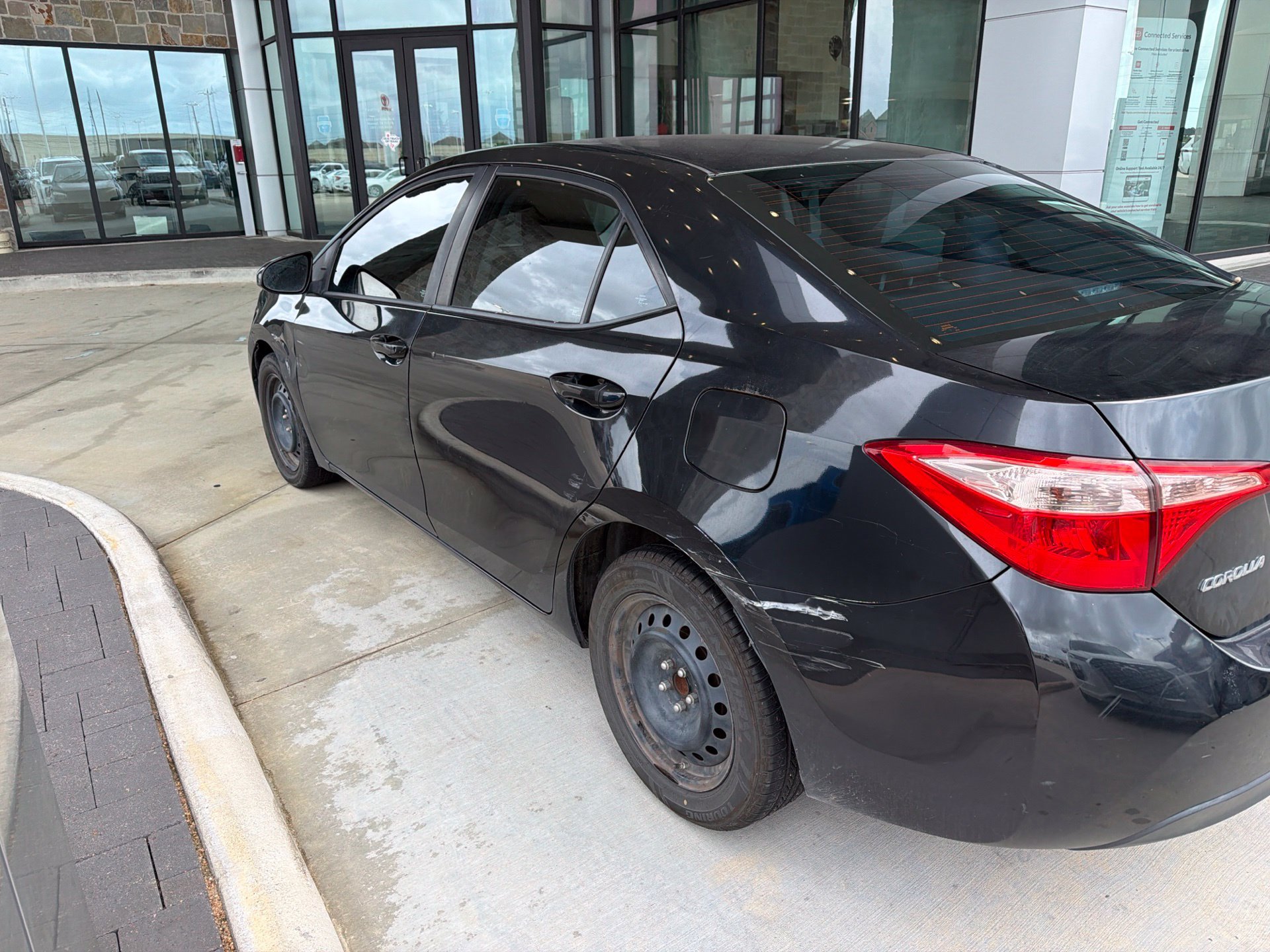 Used 2018 Toyota Corolla LE FWD image 6