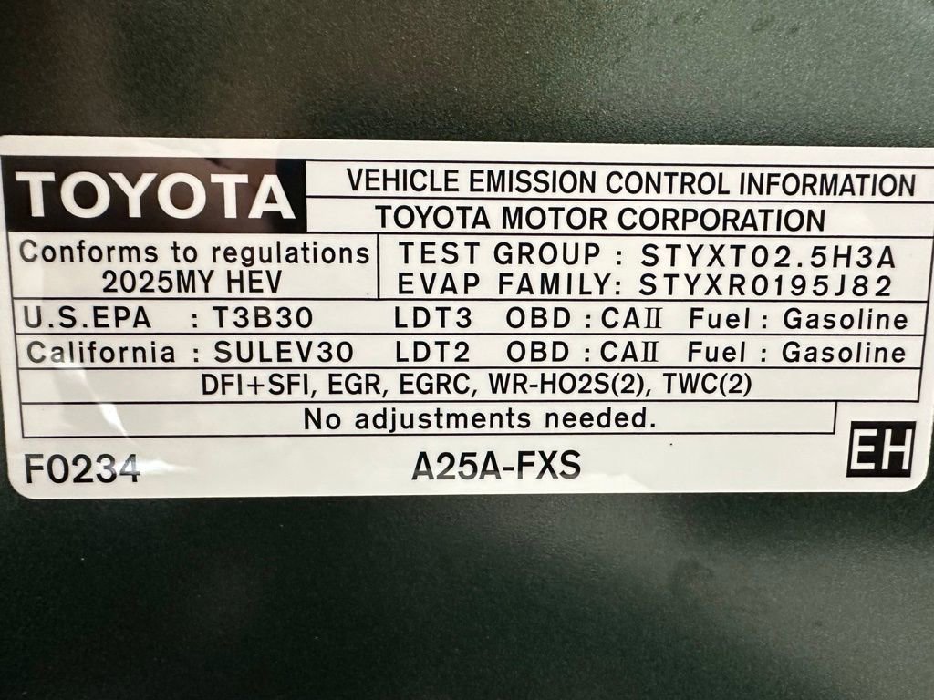 Used 2025 Toyota Sienna LE FWD image 73