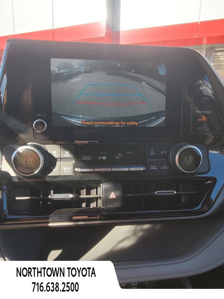 Used 2023 Toyota Highlander LE AWD/4WD image 22