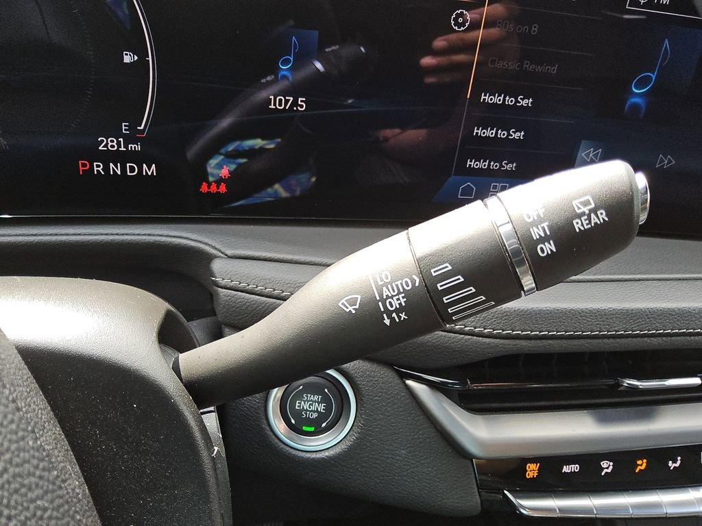 Used 2025 Cadillac XT4 Premium Luxury image 29