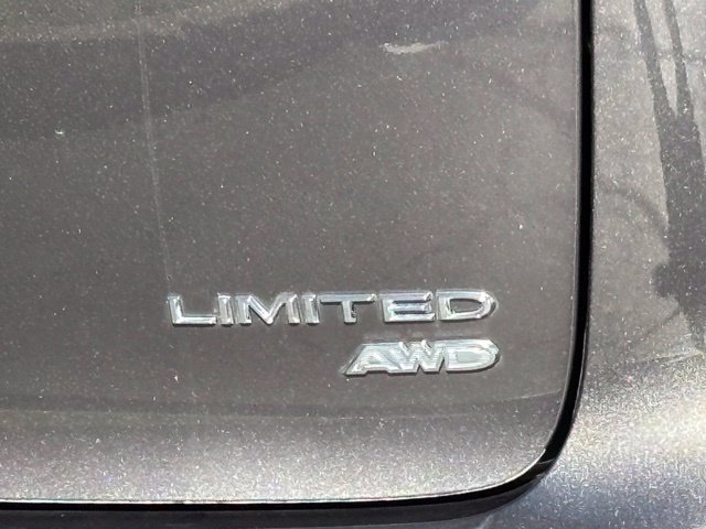 Used 2021 Chrysler Pacifica Limited w/ Premium & Safety Sphere Group AWD/4WD image 12
