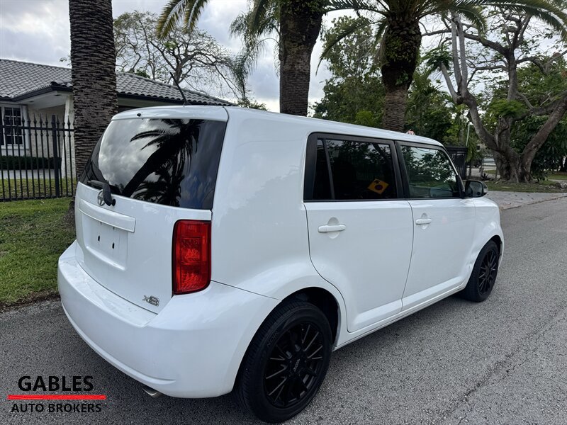 Used 2009 Scion xB FWD image 11