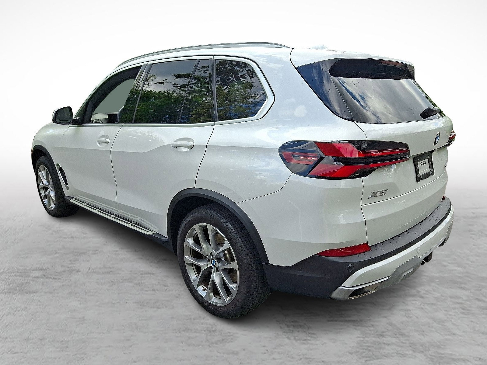 Used 2024 BMW X5 xDrive40i w/ Premium Package AWD/4WD image 4
