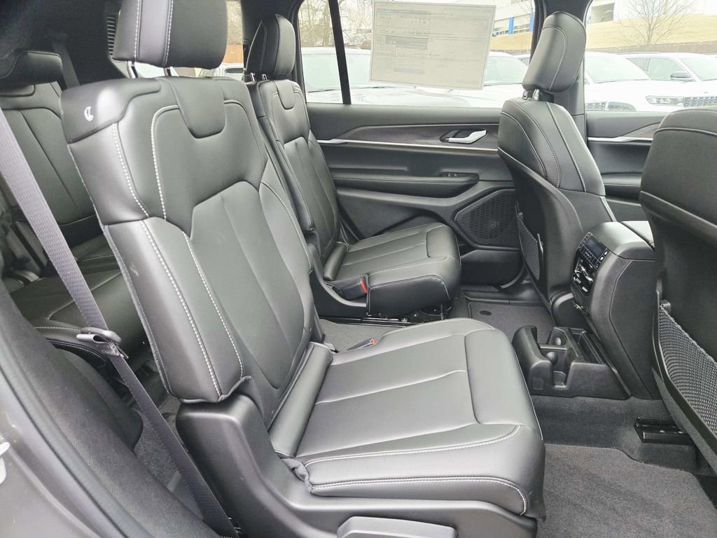 New 2025 Jeep Grand Cherokee L Limited AWD/4WD image 17