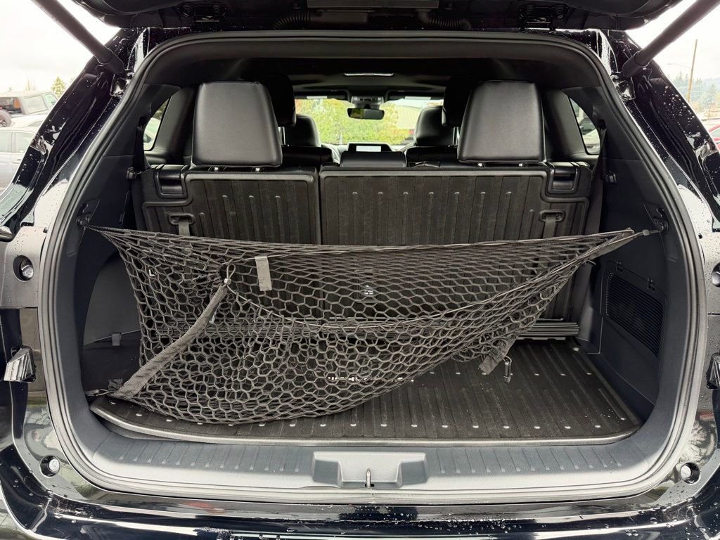 Used 2025 Toyota Highlander XSE AWD/4WD image 11