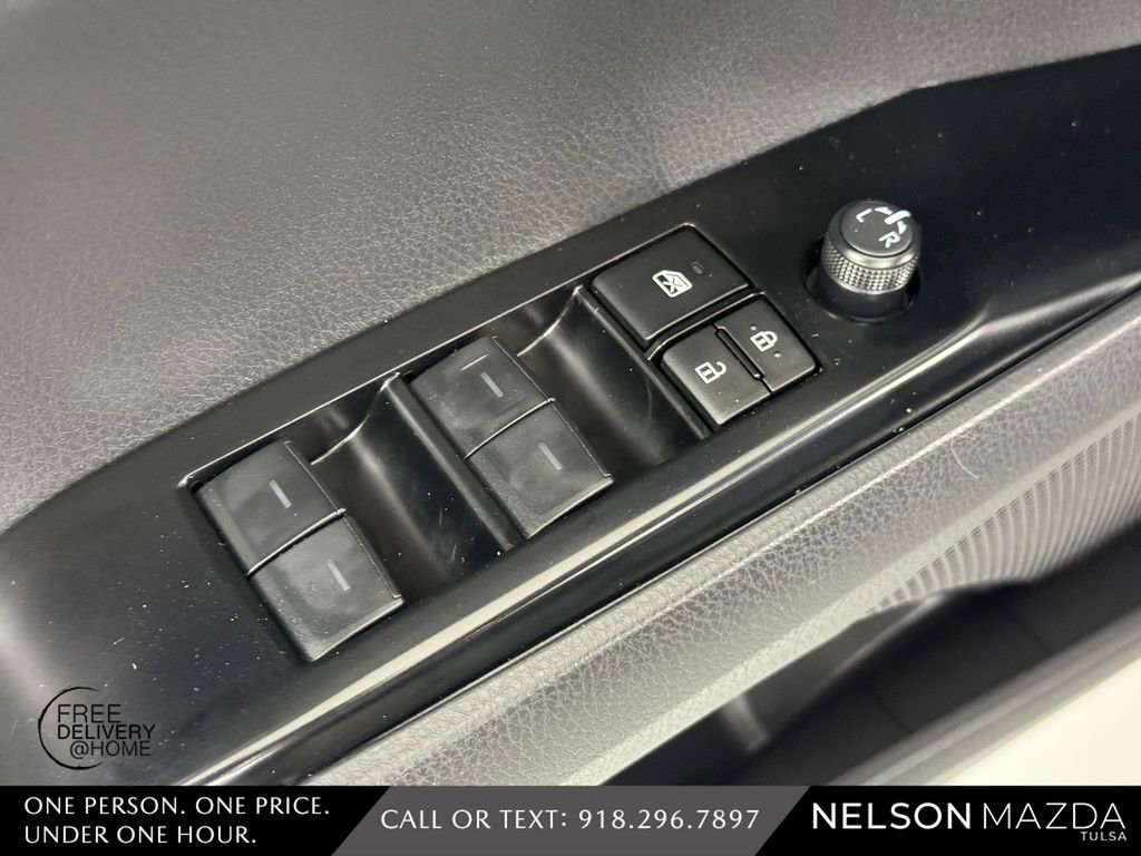 Used 2025 Toyota Camry SE w/ Convenience Package FWD image 19