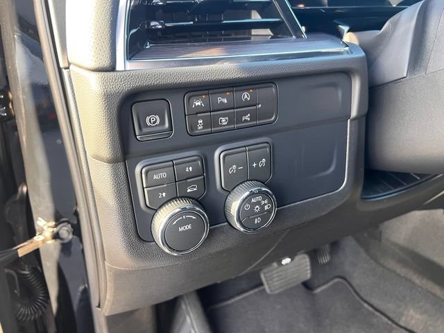 Used 2026 Chevrolet Suburban Premier AWD/4WD image 16