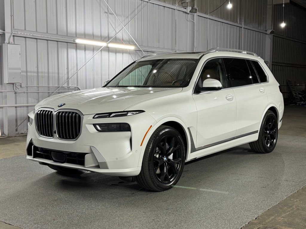 Used 2024 BMW X7 xDrive40i w/ Premium Package image 1
