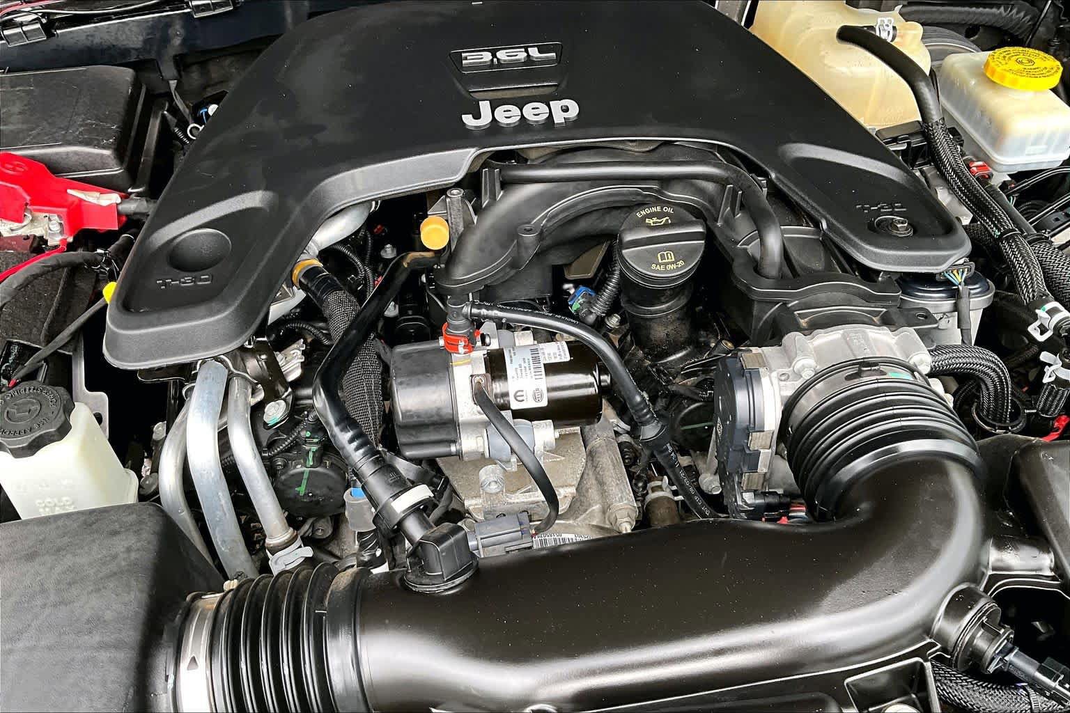 Used 2021 Jeep Wrangler Unlimited Sahara AWD/4WD image 35