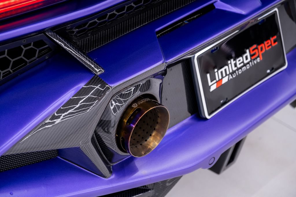 Used 2021 Lamborghini Huracan EVO RWD image 27