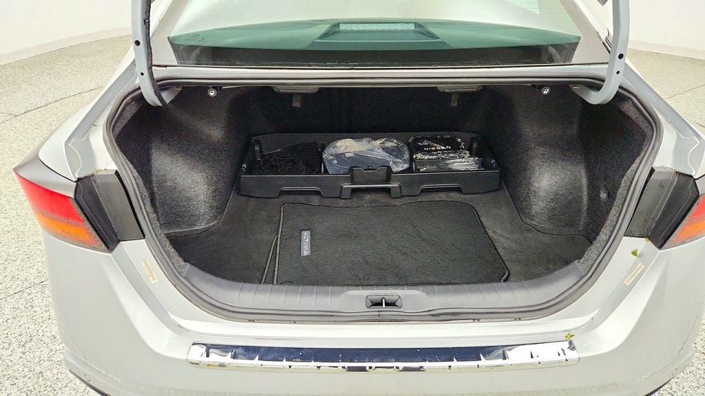 Used 2023 Nissan Altima 2.5 SV w/ SV Premium Package FWD image 23
