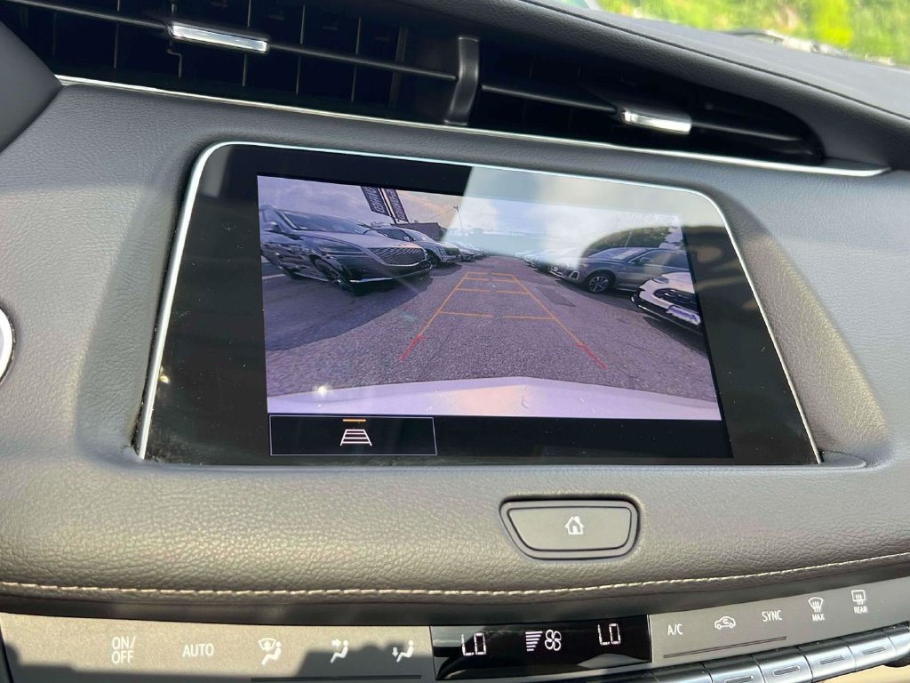 Used 2023 Cadillac XT4 Luxury w/ Cold Weather Package AWD/4WD image 28